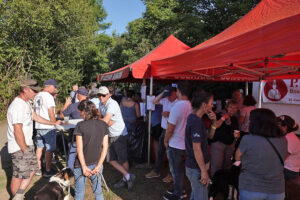 ambiance autour de la buvette