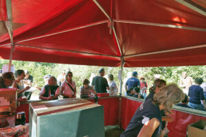 ambiance autour de la buvette